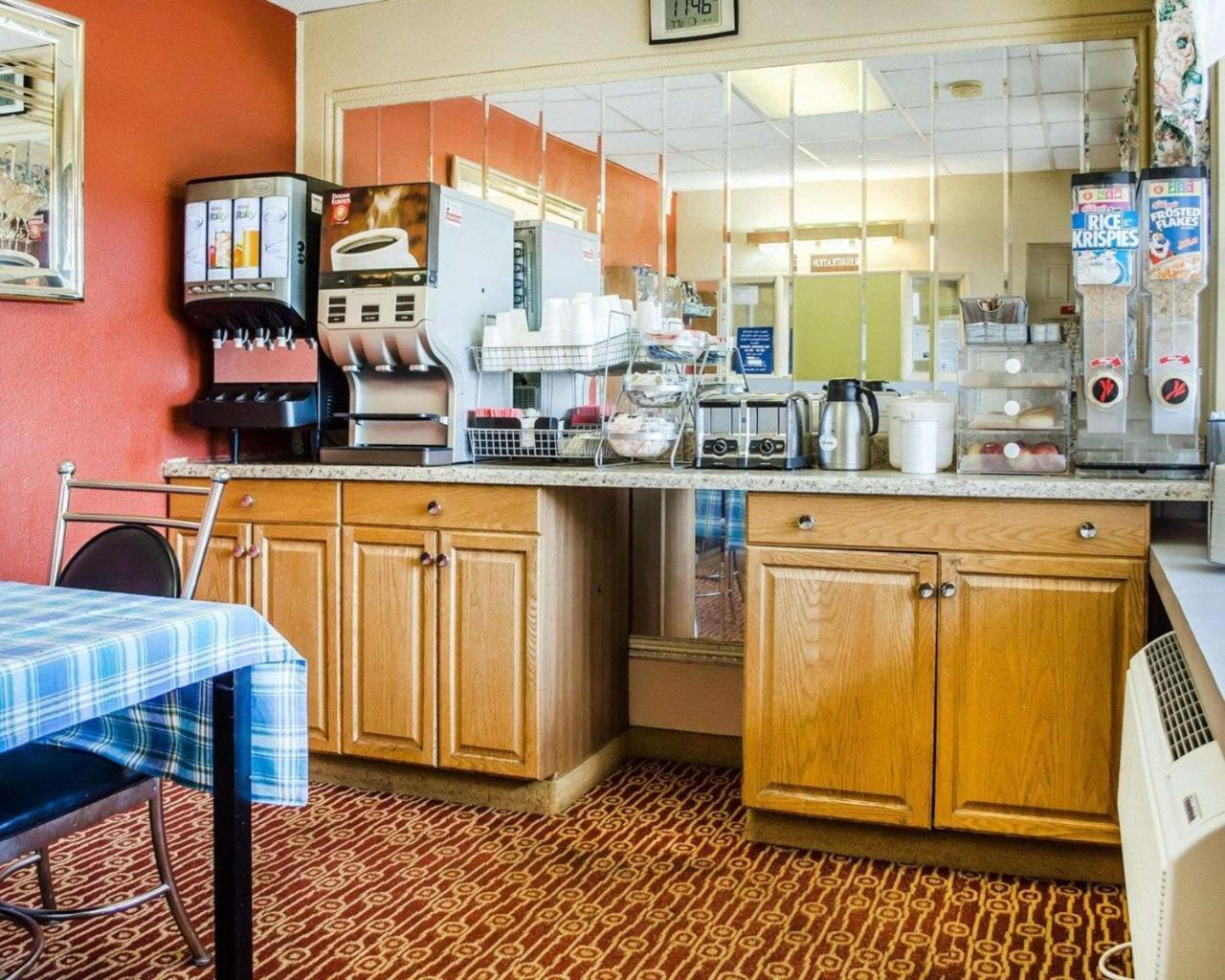 Rodeway Inn Harrisburg Esterno foto