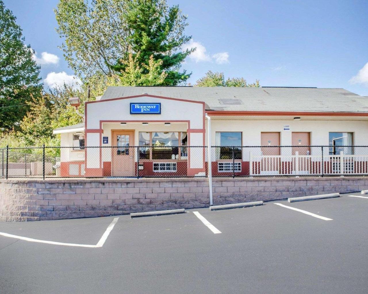 Rodeway Inn Harrisburg Esterno foto