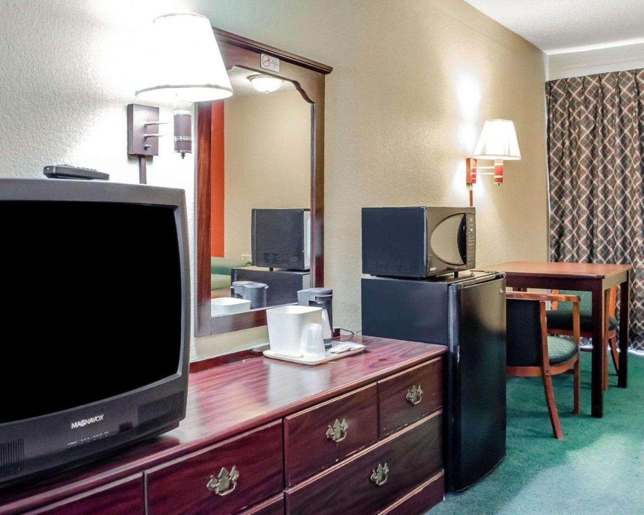 Rodeway Inn Harrisburg Esterno foto
