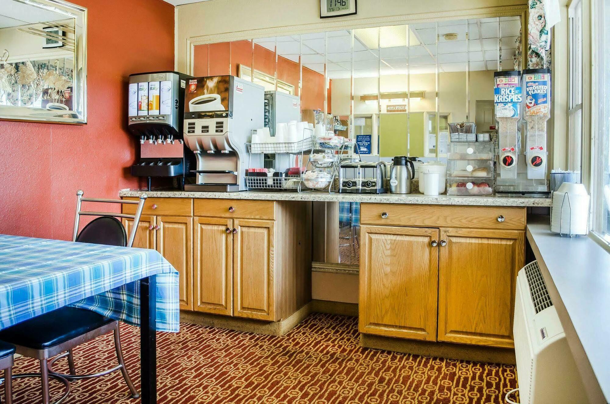 Rodeway Inn Harrisburg Esterno foto