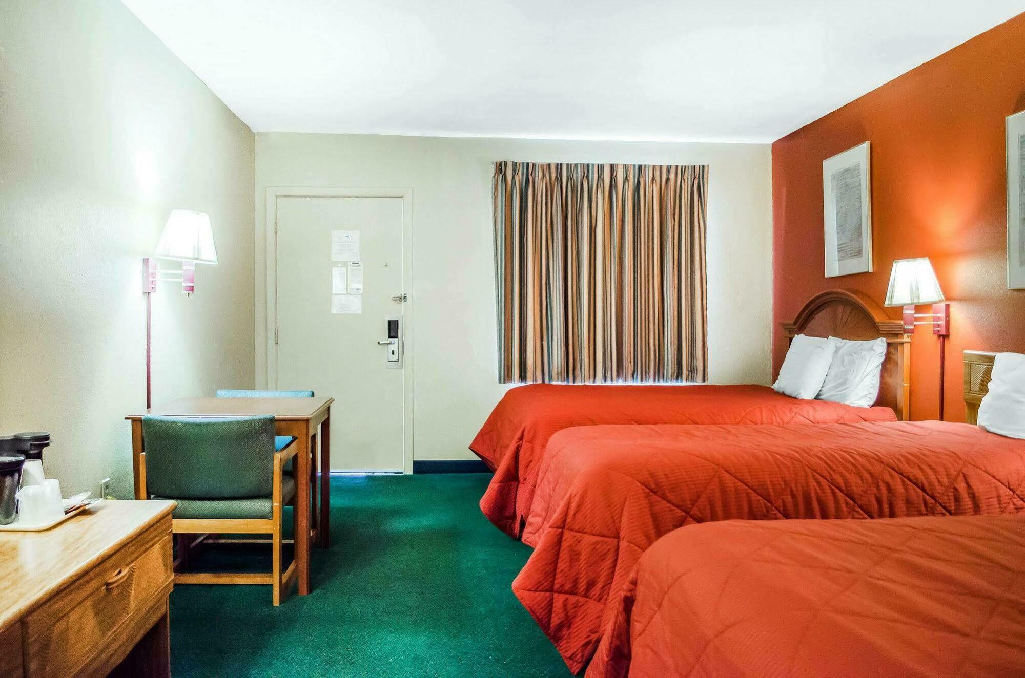 Rodeway Inn Harrisburg Esterno foto