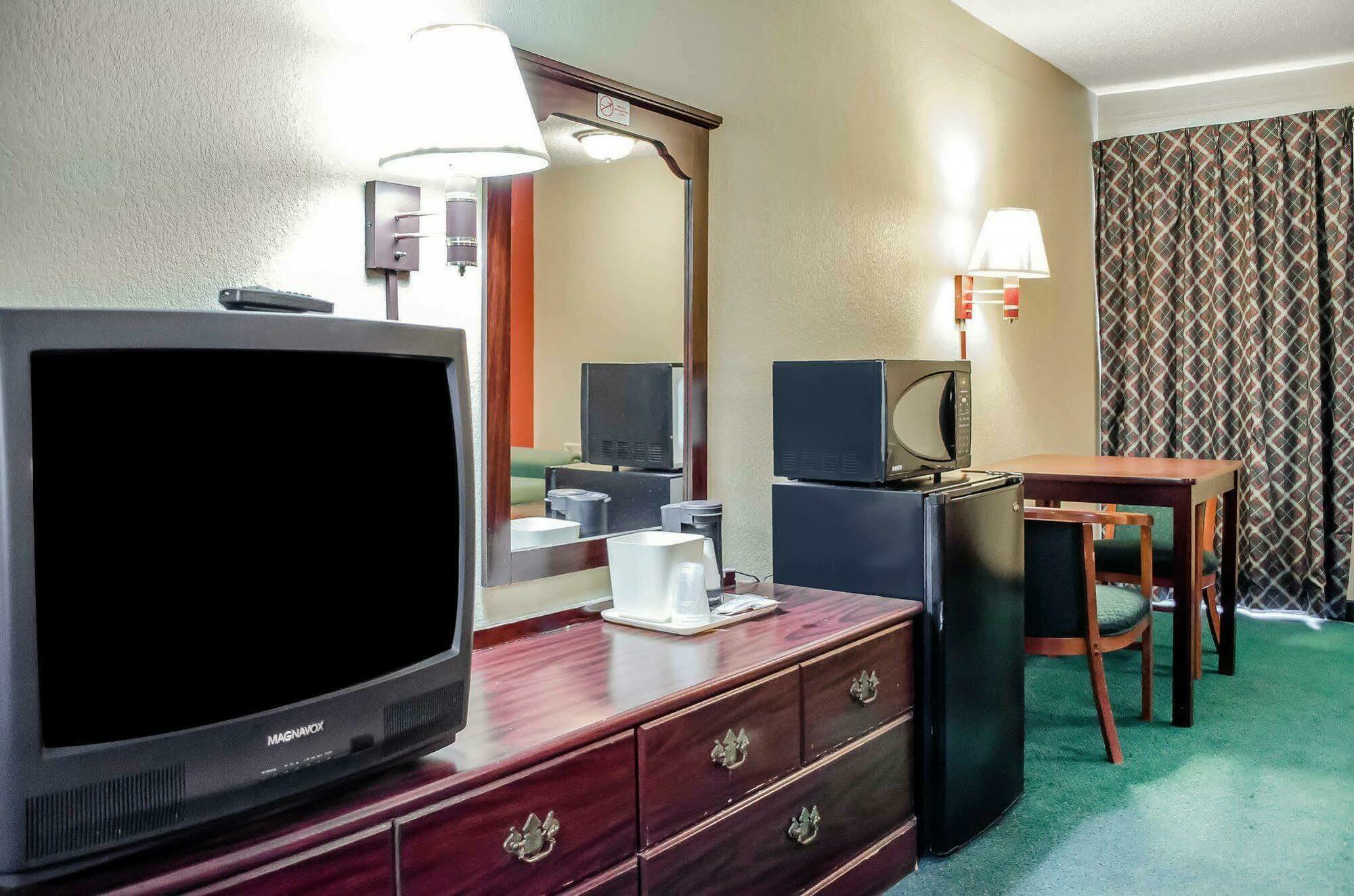 Rodeway Inn Harrisburg Esterno foto