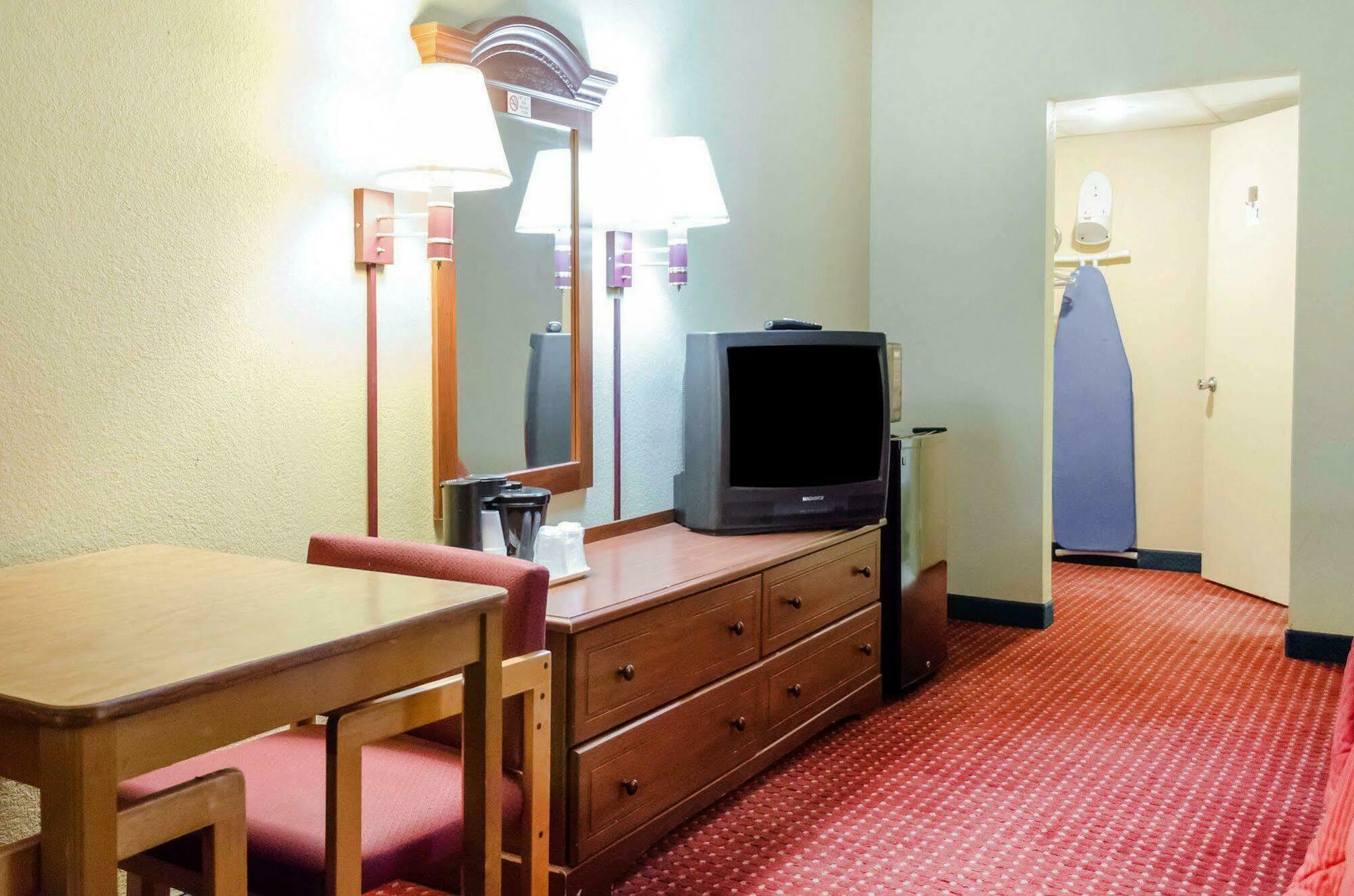 Rodeway Inn Harrisburg Esterno foto